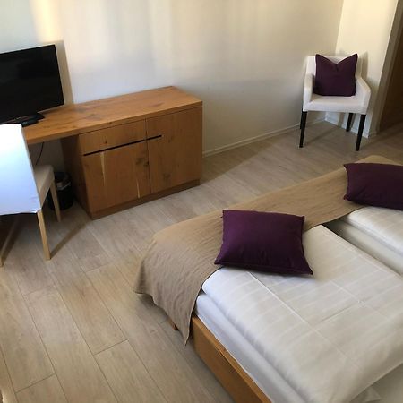 Hotel Restaurant Goldenes Ross Gollheim Quarto foto