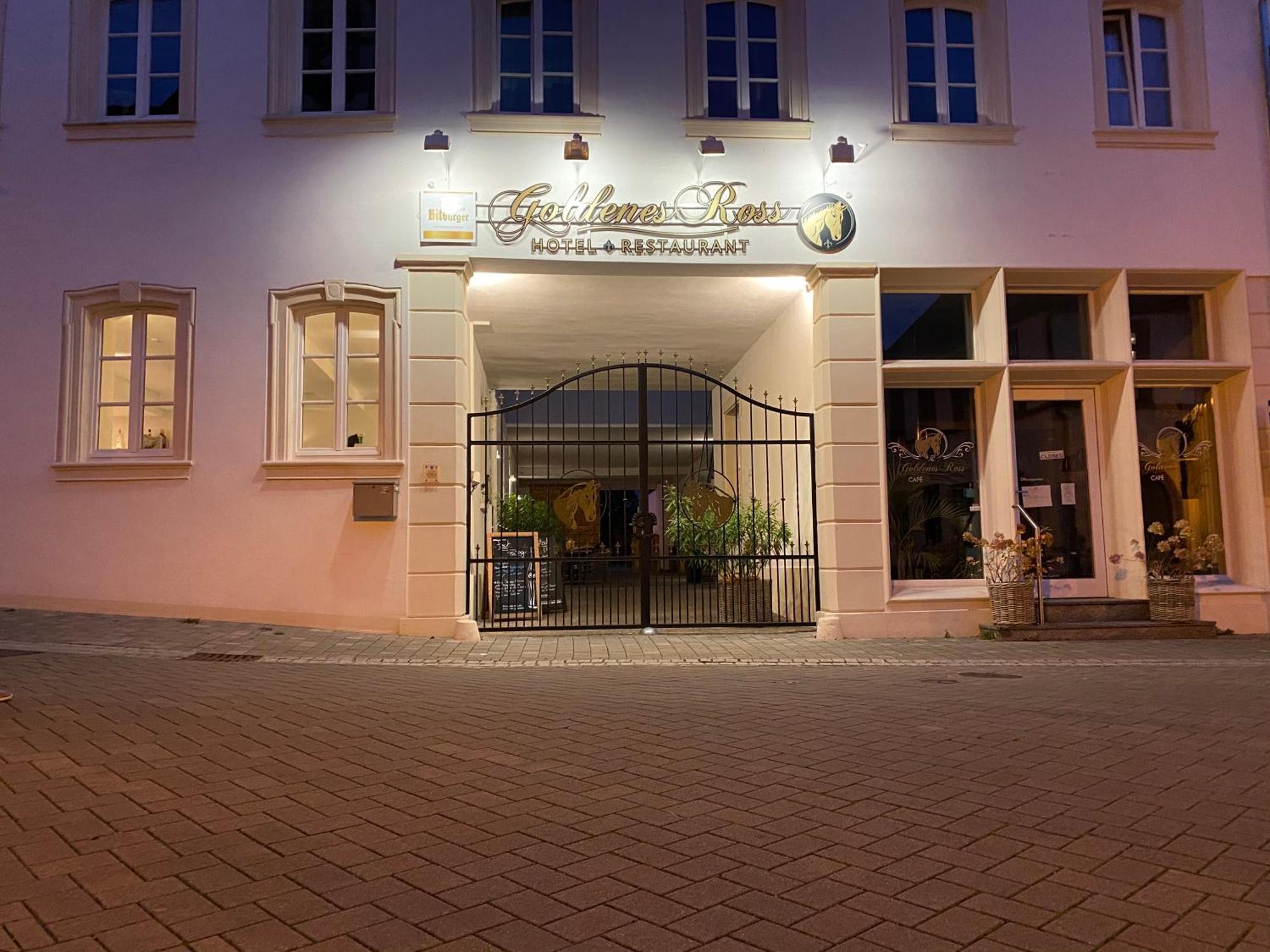 Hotel Restaurant Goldenes Ross Gollheim Exterior foto