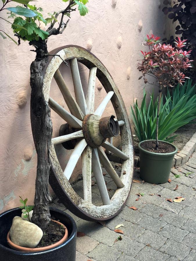 Hotel Restaurant Goldenes Ross Gollheim Exterior foto