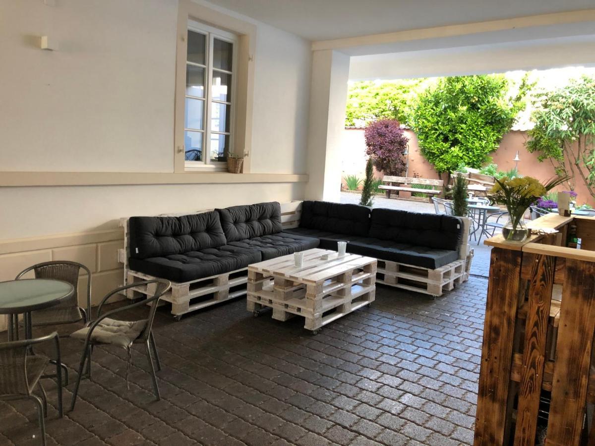 Hotel Restaurant Goldenes Ross Gollheim Exterior foto
