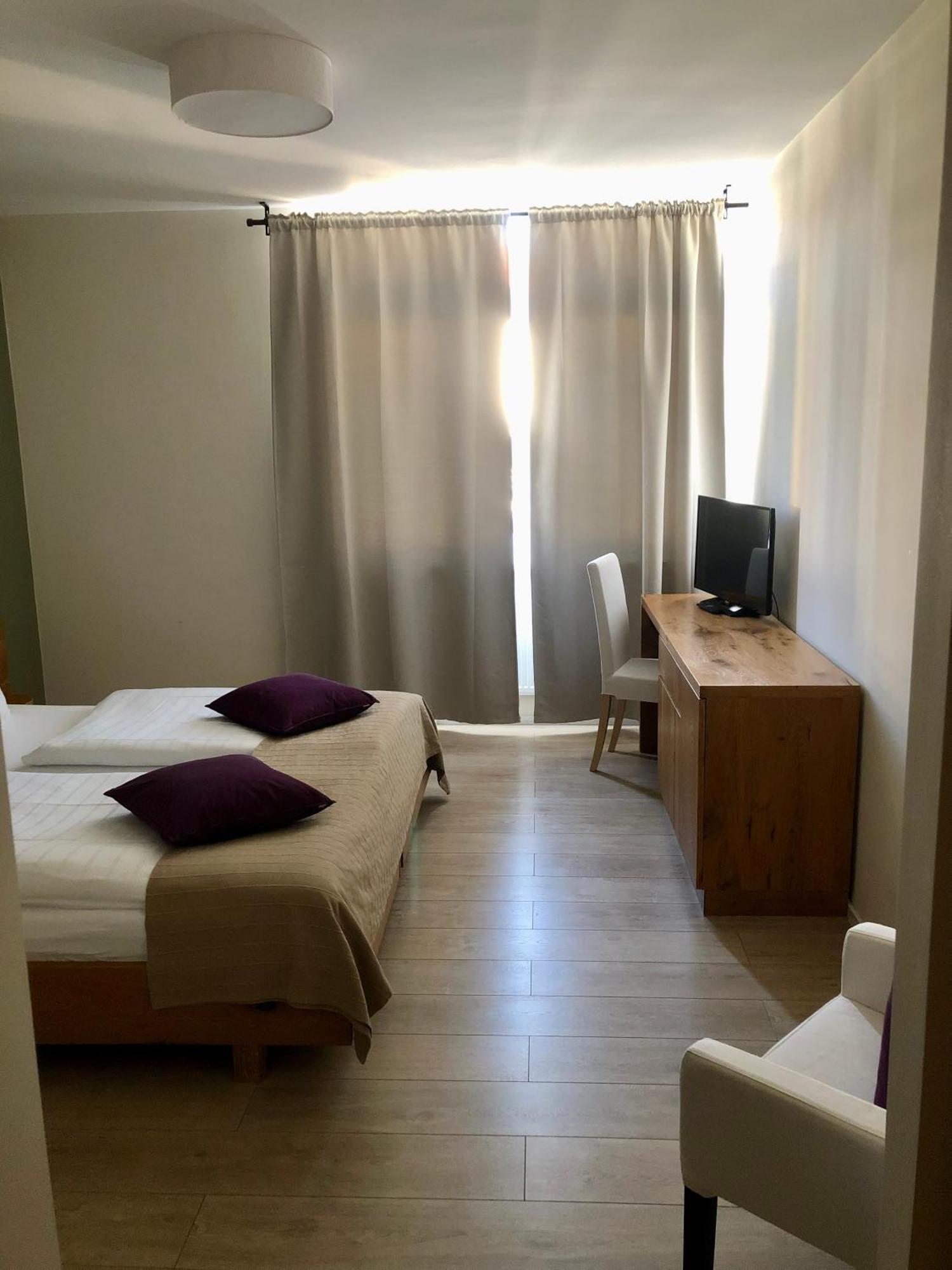 Hotel Restaurant Goldenes Ross Gollheim Quarto foto